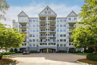 12 Mountain Laurels Dr Apt 402, Nashua, NH 03062