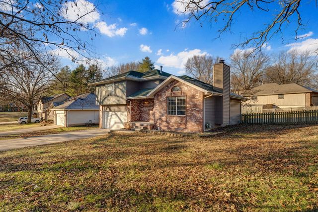 5911 S Farm Rd 157, Springfield, MO 65810