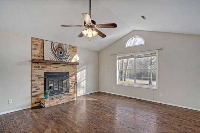 5911 S Farm Rd 157, Springfield, MO 65810