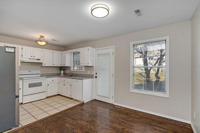 5911 S Farm Rd 157, Springfield, MO 65810