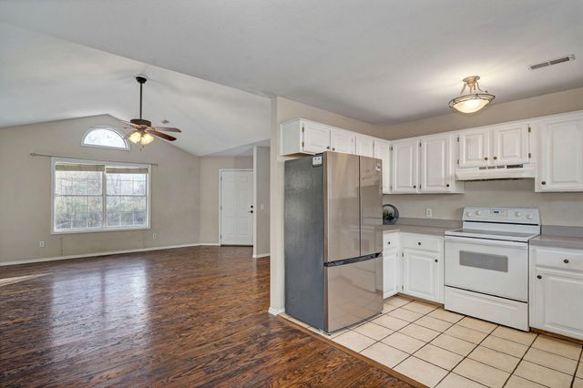 5911 S Farm Rd 157, Springfield, MO 65810