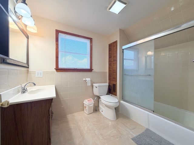 32 Harding Ave, Malden, MA 02148