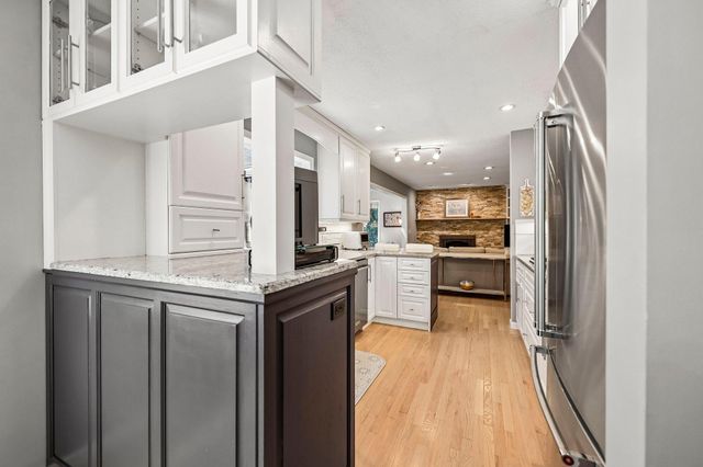5551 W 93rd Street, Bloomington, MN 55437