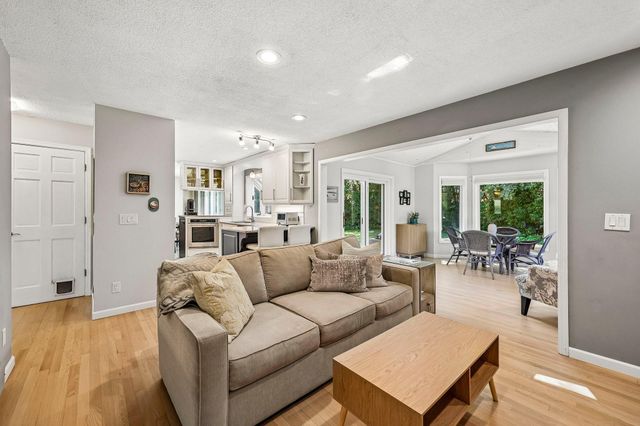 5551 W 93rd Street, Bloomington, MN 55437