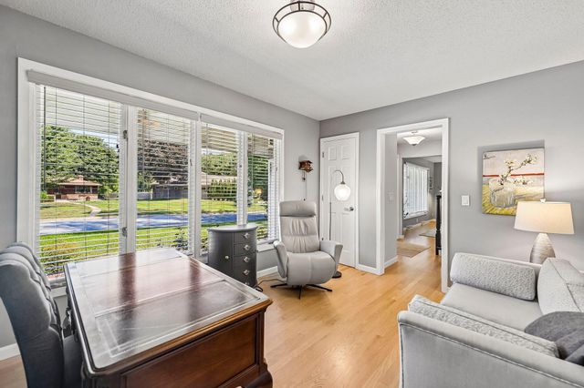 5551 W 93rd Street, Bloomington, MN 55437