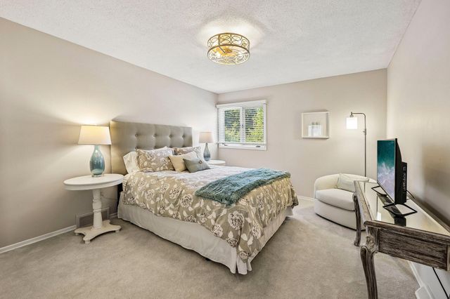 5551 W 93rd Street, Bloomington, MN 55437