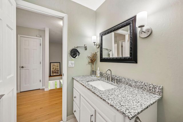 5551 W 93rd Street, Bloomington, MN 55437