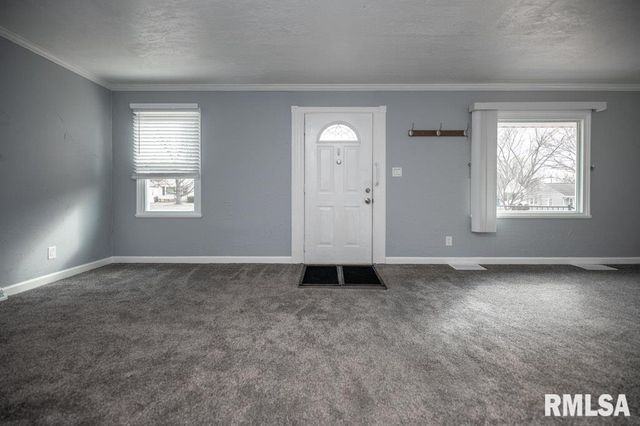 821 W RIDGE Road, Peoria, IL 61614