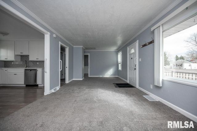 821 W RIDGE Road, Peoria, IL 61614