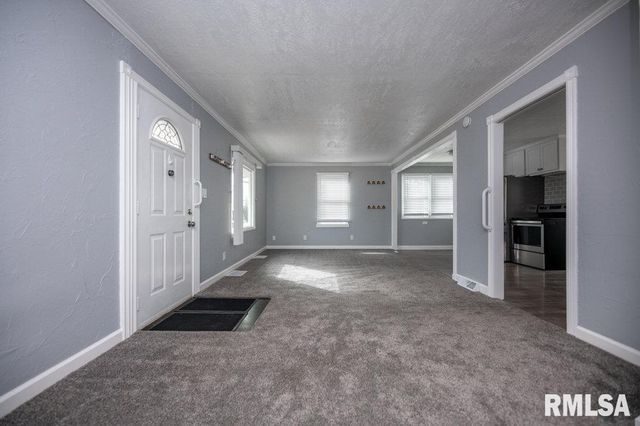 821 W RIDGE Road, Peoria, IL 61614