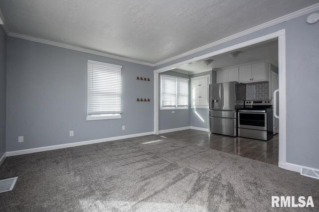 821 W RIDGE Road, Peoria, IL 61614