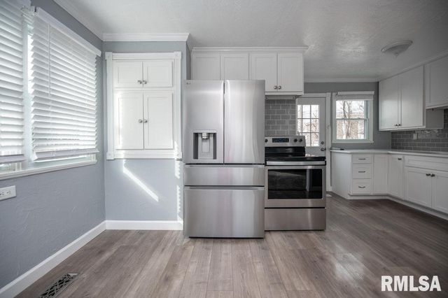 821 W RIDGE Road, Peoria, IL 61614