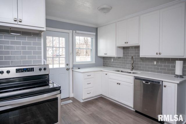 821 W RIDGE Road, Peoria, IL 61614