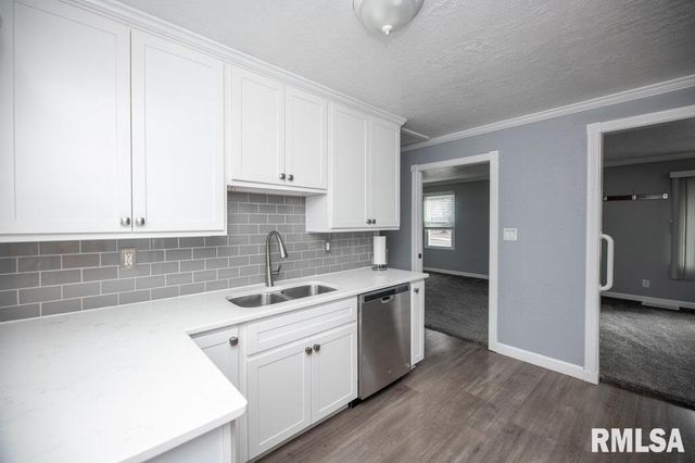 821 W RIDGE Road, Peoria, IL 61614