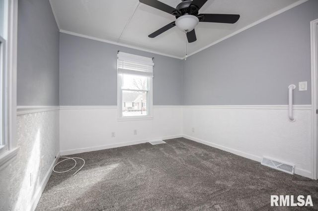 821 W RIDGE Road, Peoria, IL 61614