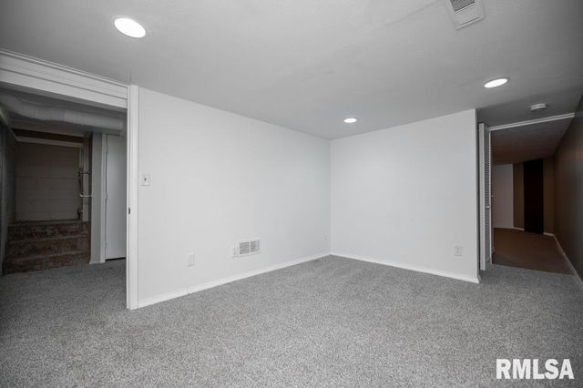 821 W RIDGE Road, Peoria, IL 61614