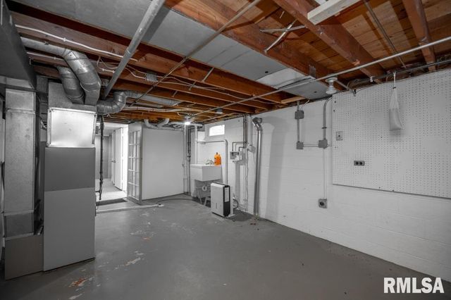 821 W RIDGE Road, Peoria, IL 61614