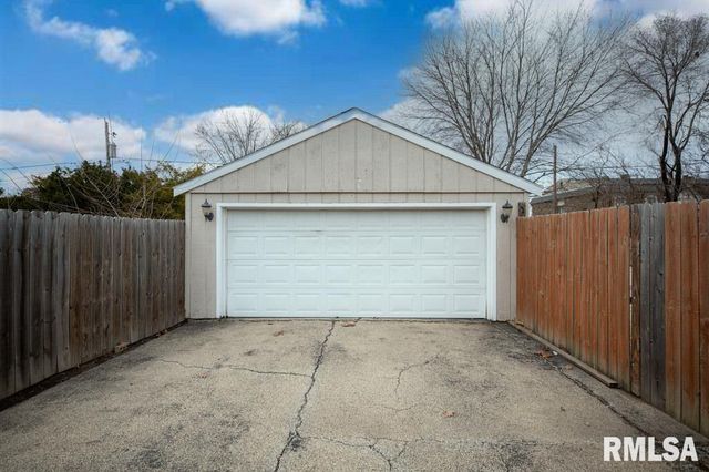 821 W RIDGE Road, Peoria, IL 61614