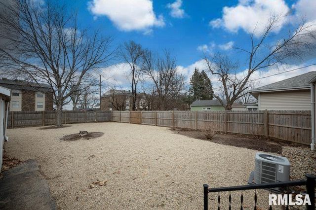 821 W RIDGE Road, Peoria, IL 61614