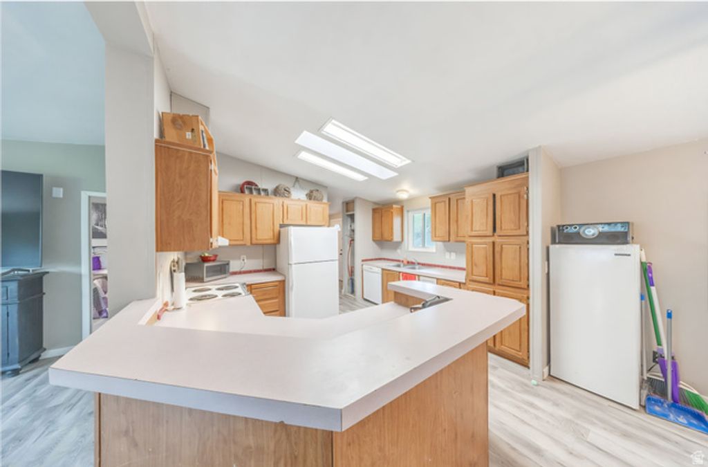 Image 8 of property listing at 537 KIRK ST, Layton, UT 84041