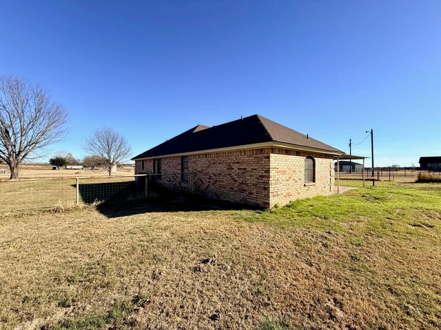 300 Ridge Road, Decatur, TX 76234
