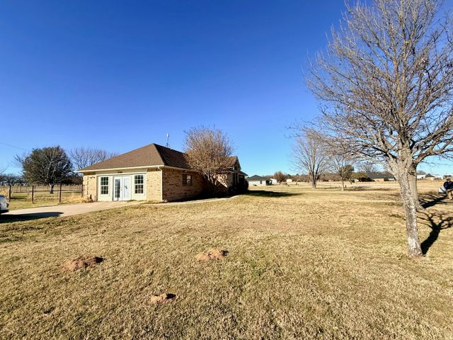300 Ridge Road, Decatur, TX 76234