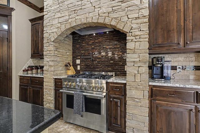 420 Stonemill Boulevard, Yukon, OK 73099