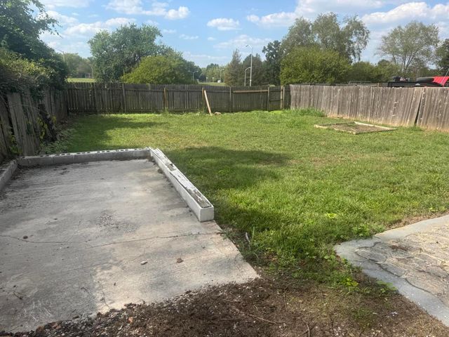 2227 N Elizabeth Avenue, Springfield, MO 65803