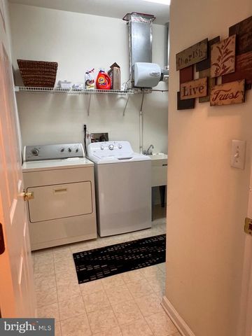 52 RIDGWAY DR, Bordentown, NJ 08505