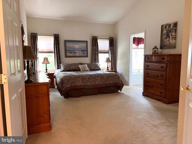 52 RIDGWAY DR, Bordentown, NJ 08505