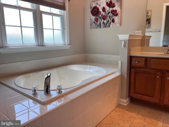 52 RIDGWAY DR, Bordentown, NJ 08505