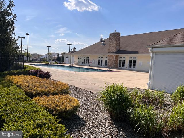 52 RIDGWAY DR, Bordentown, NJ 08505