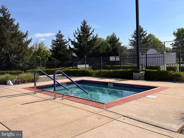 52 RIDGWAY DR, Bordentown, NJ 08505