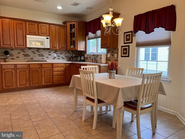 52 RIDGWAY DR, Bordentown, NJ 08505