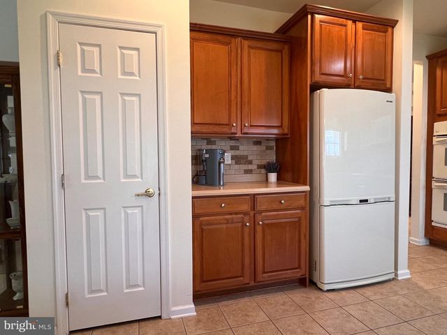 52 RIDGWAY DR, Bordentown, NJ 08505