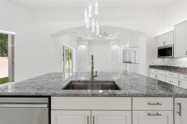 421 W CHASE STREET, Hernando, FL 34442