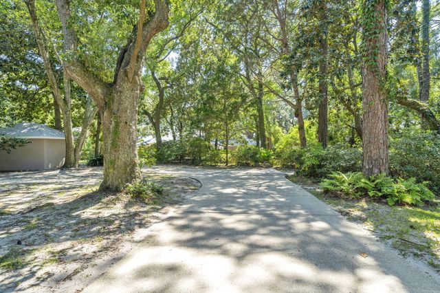 809 E Miracle Strip Parkway, Mary Esther, FL 32569