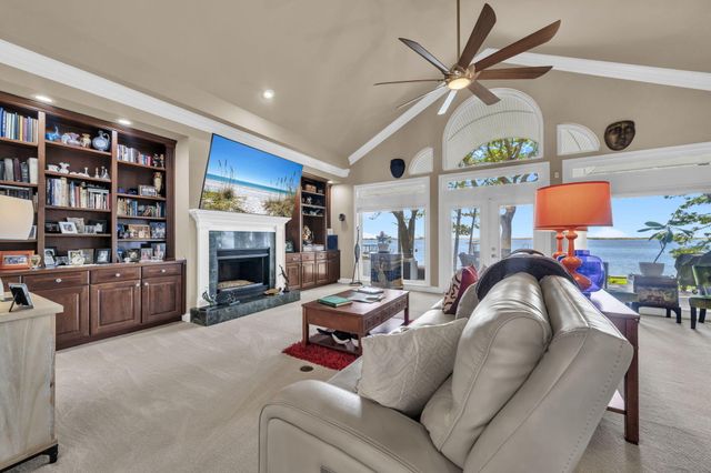 809 E Miracle Strip Parkway, Mary Esther, FL 32569