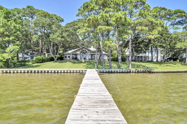 809 E Miracle Strip Parkway, Mary Esther, FL 32569