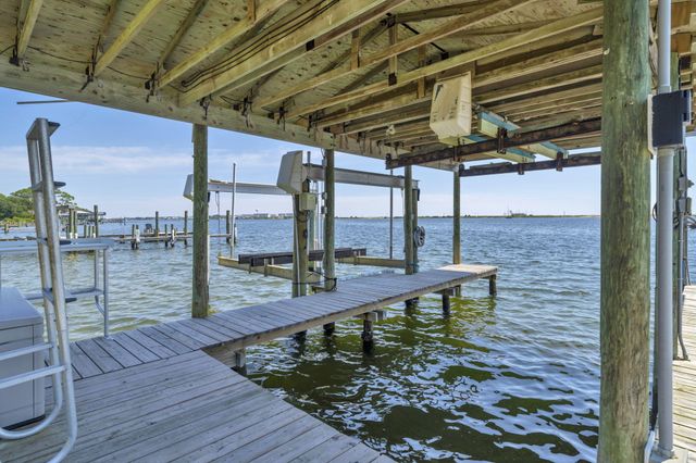 809 E Miracle Strip Parkway, Mary Esther, FL 32569