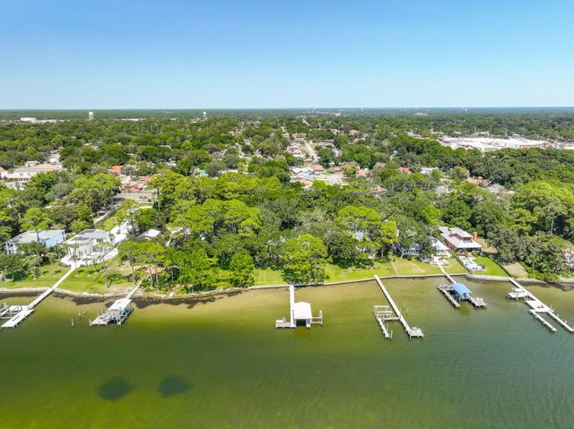 809 E Miracle Strip Parkway, Mary Esther, FL 32569