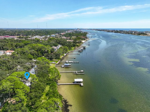 809 E Miracle Strip Parkway, Mary Esther, FL 32569