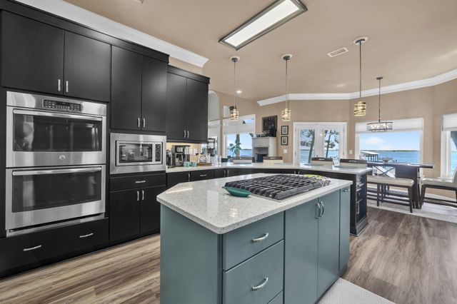 809 E Miracle Strip Parkway, Mary Esther, FL 32569