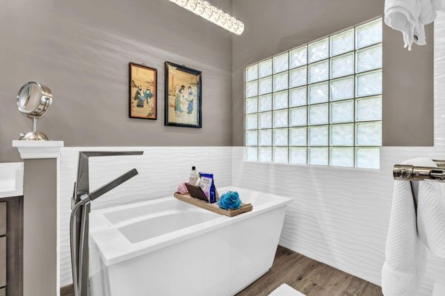 809 E Miracle Strip Parkway, Mary Esther, FL 32569