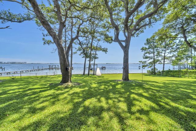 809 E Miracle Strip Parkway, Mary Esther, FL 32569