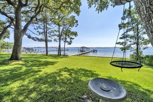 809 E Miracle Strip Parkway, Mary Esther, FL 32569