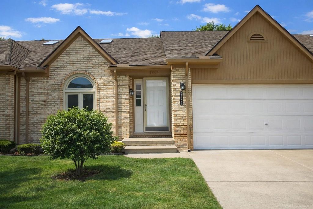 35907 Fierimonte Drive, Clinton Twp, MI 48035