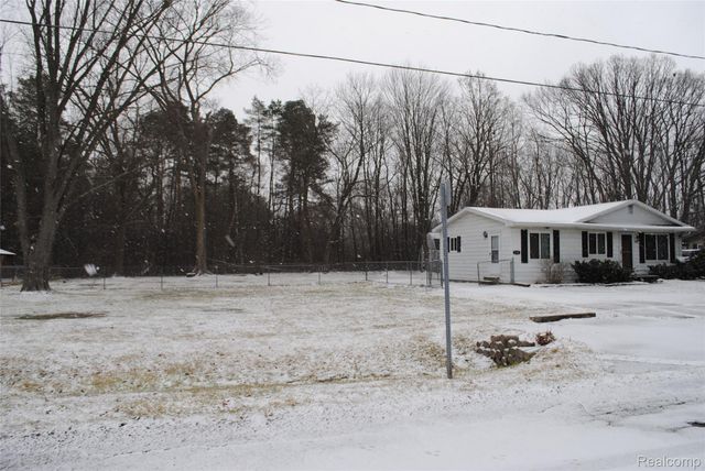 2121 Bramblewood Drive, Burton, MI 48519