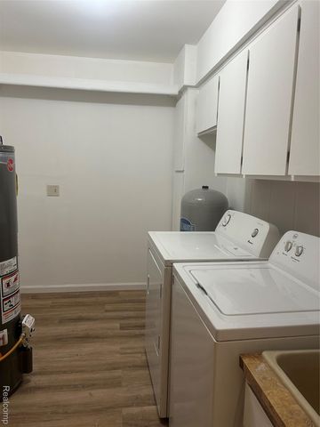 2121 Bramblewood Drive, Burton, MI 48519