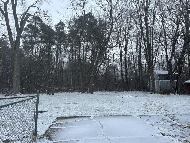 2121 Bramblewood Drive, Burton, MI 48519